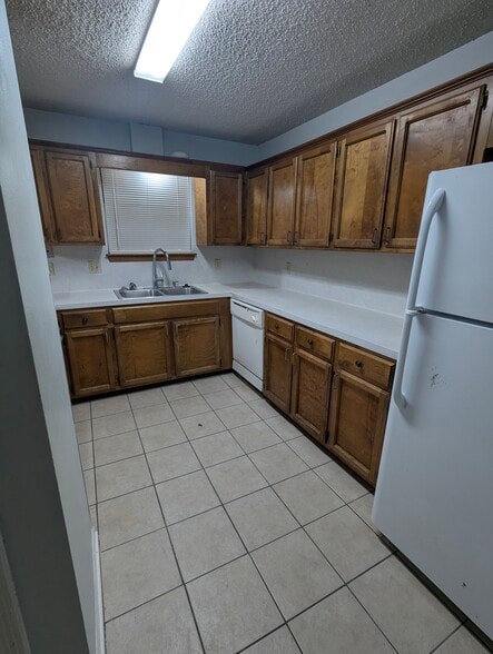 Kitchen - 16643 Missionary Ridge Ct