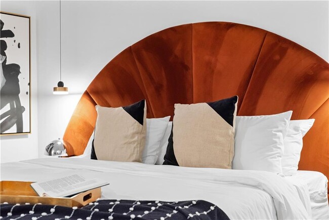 Building Photo - 720 Mollie St SE