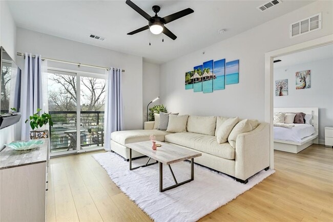 Building Photo - 3101 Govalle Ave