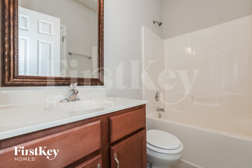 Building Photo - 4006 Waxwood Dr