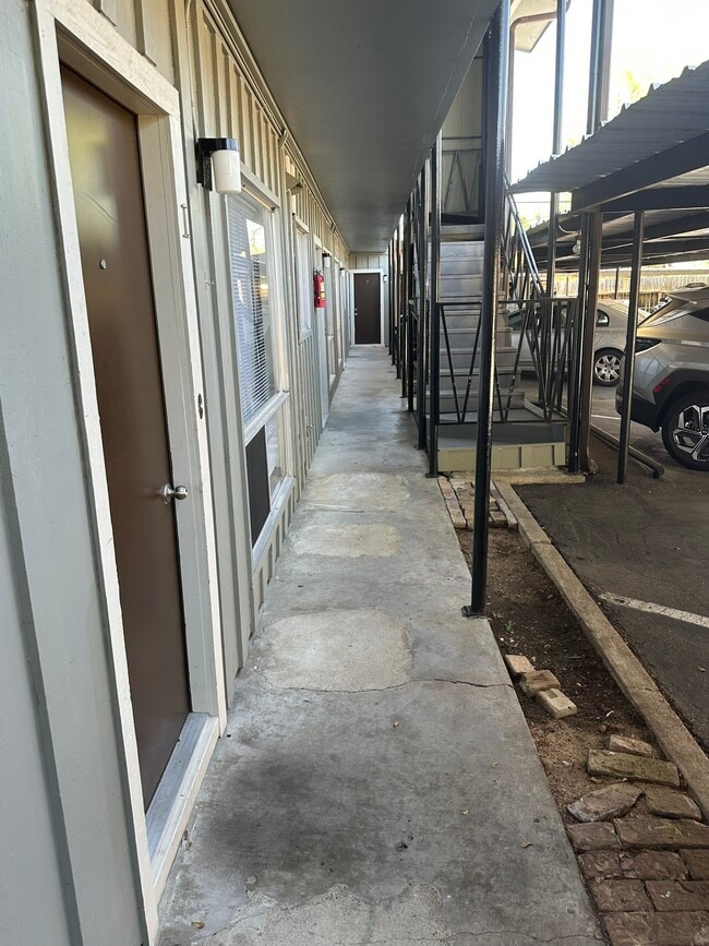 Building Photo - 8818 Ilona Ln