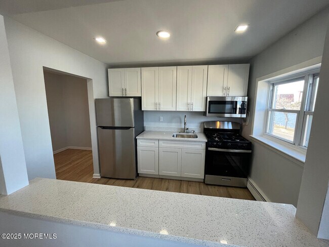 Building Photo - 1217 Ocean Ave N