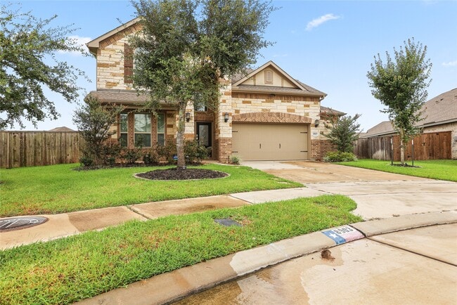 Building Photo - 8903 Lost Castle Wy