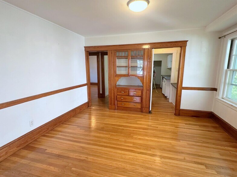 Building Photo - 42 Madison St