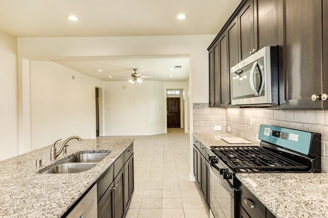 Building Photo - 1301 Scarlet Mountain Dr