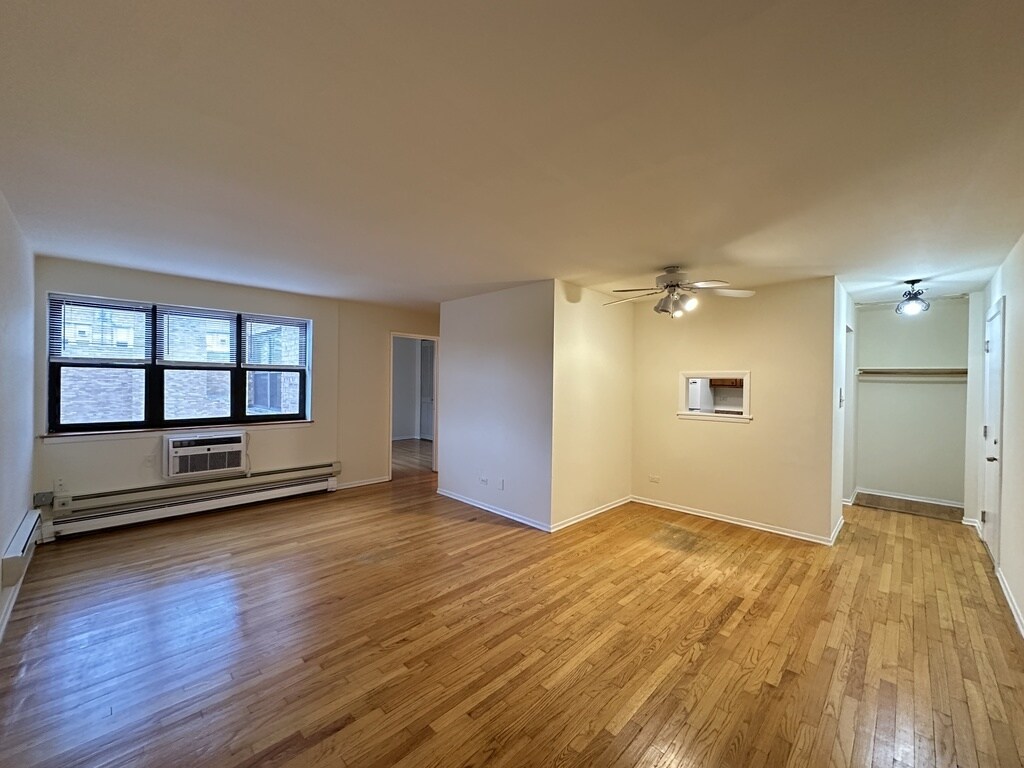 Building Photo - 665 W Wrightwood Ave