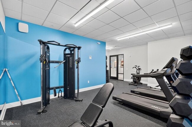 Building Photo - 624 Main St