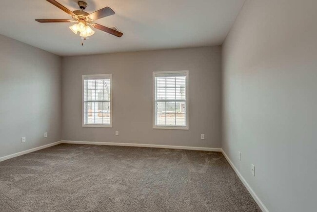 Building Photo - AVAILABLE NOW!    Beautiful 4 / 2 home in Fairview Station, completely refreshed and ready for yo...