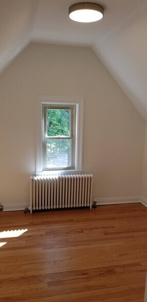 Unit 2 - 679 Park Ave W