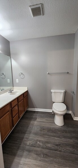 Building Photo - 821 Plantation Dr