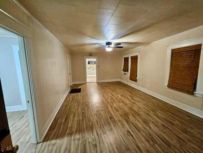 Building Photo - 511 Locust St