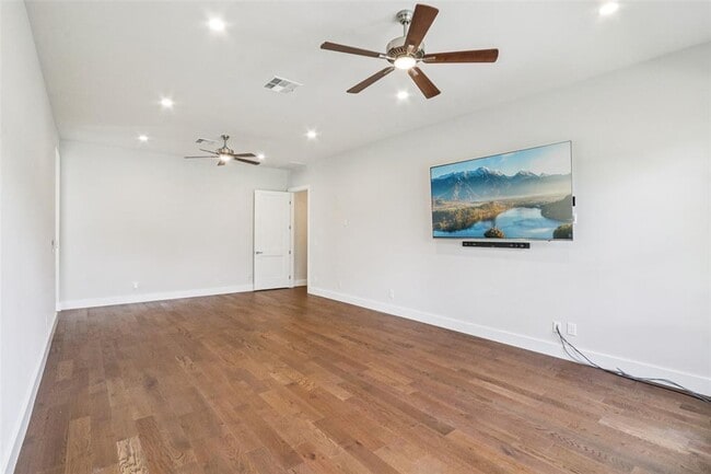 Building Photo - 2404 Sailboat Pass