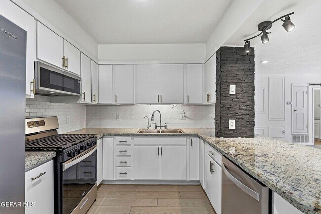 Building Photo - 513 Cardon St