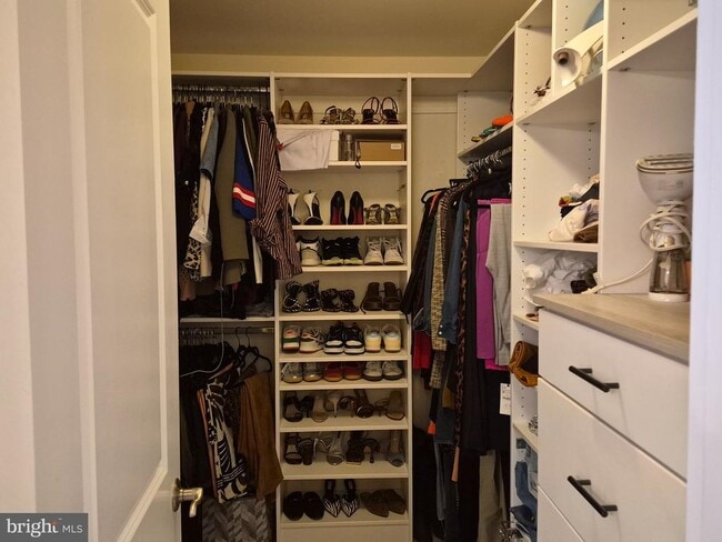 Building Photo - 9707 Glassy Creek Way