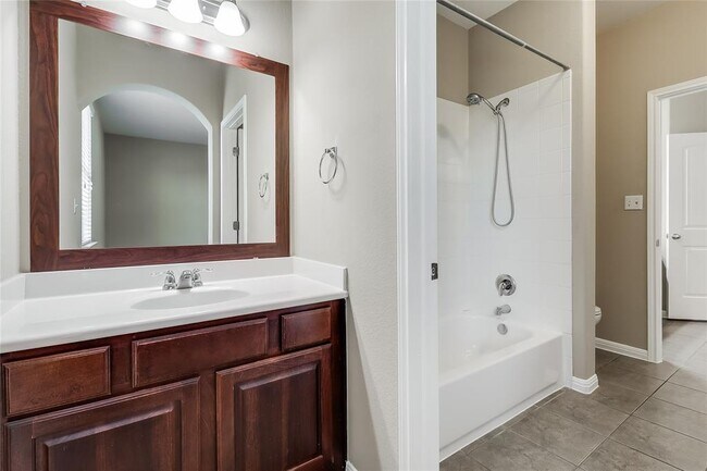 Building Photo - 401 Silver Trail