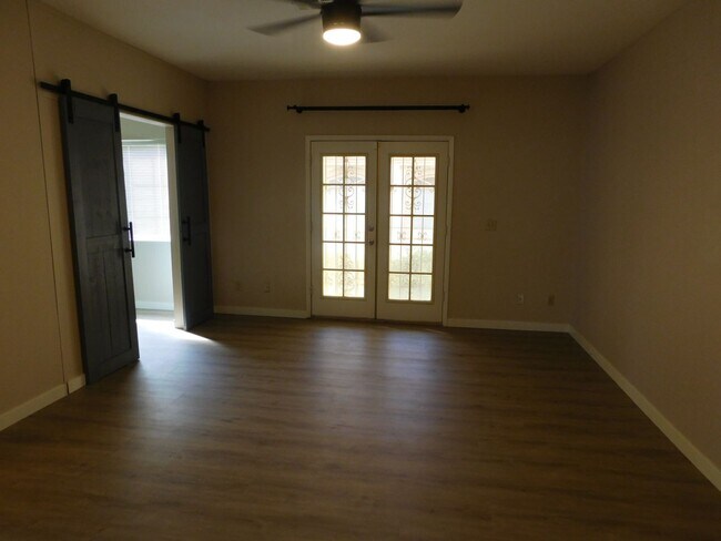 Building Photo - Gorgeous 3 bedroom condo with a 2 car garage! Tons of upgrades*Southwest*Gated community*