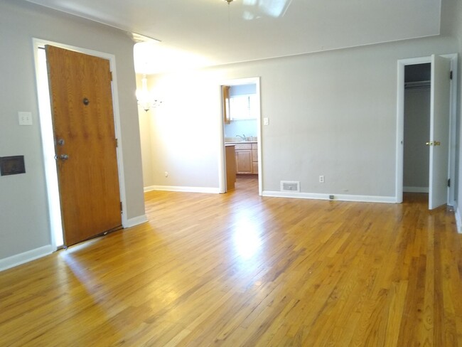 Building Photo - Park Hill 2 Bedroom 1 Bath Central Air! At...