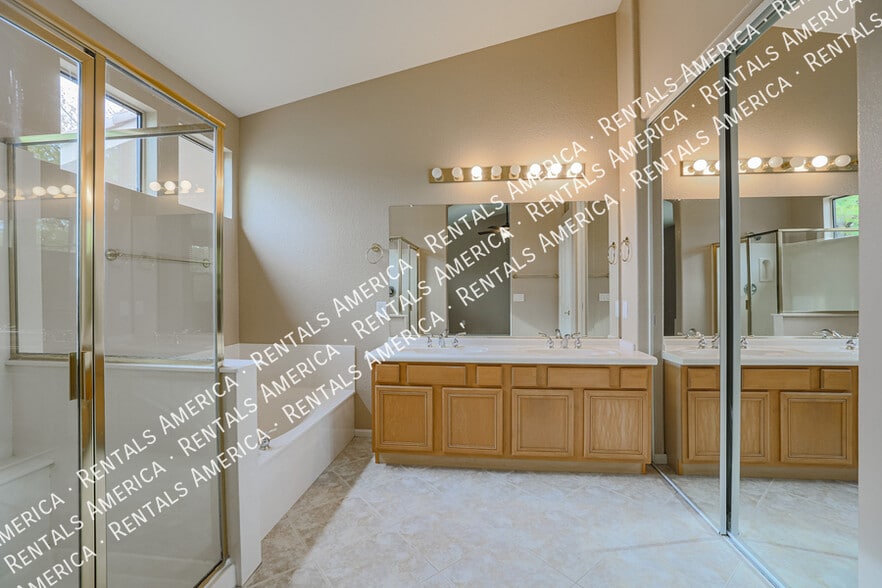 Building Photo - 263 E Ashurst Dr