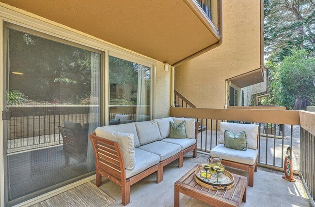 Building Photo - 3107 Golden Oaks Ln
