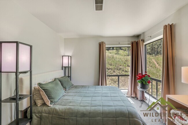 Building Photo - Winter Rental- Updated and quiet 2 bedroom...