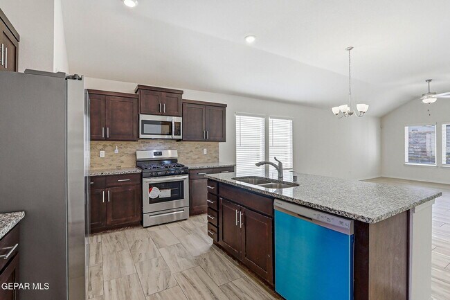 Building Photo - 13745 Lago Vista Ave