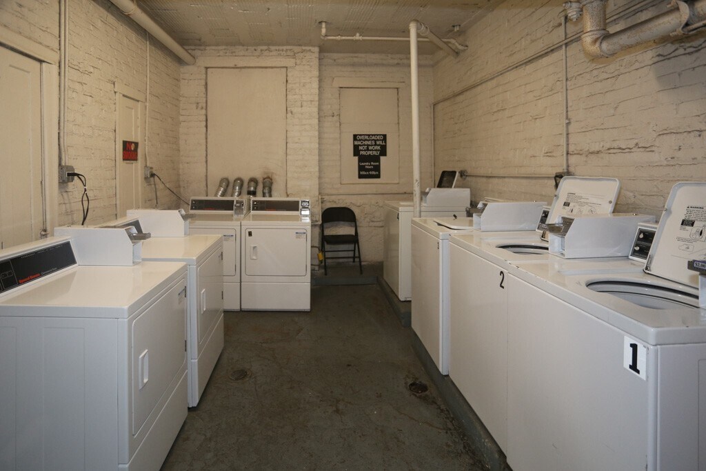 Building Photo - 4619 N Paulina St