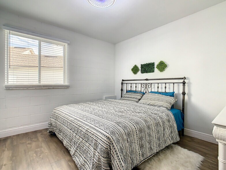 Building Photo - 4840 Kingston Cir