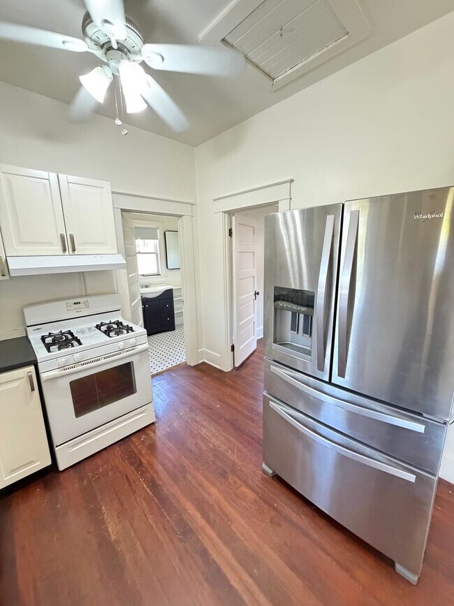 Building Photo - Quaint 2BD/1BA house in La Mesa Village available now for a 1-year lease!