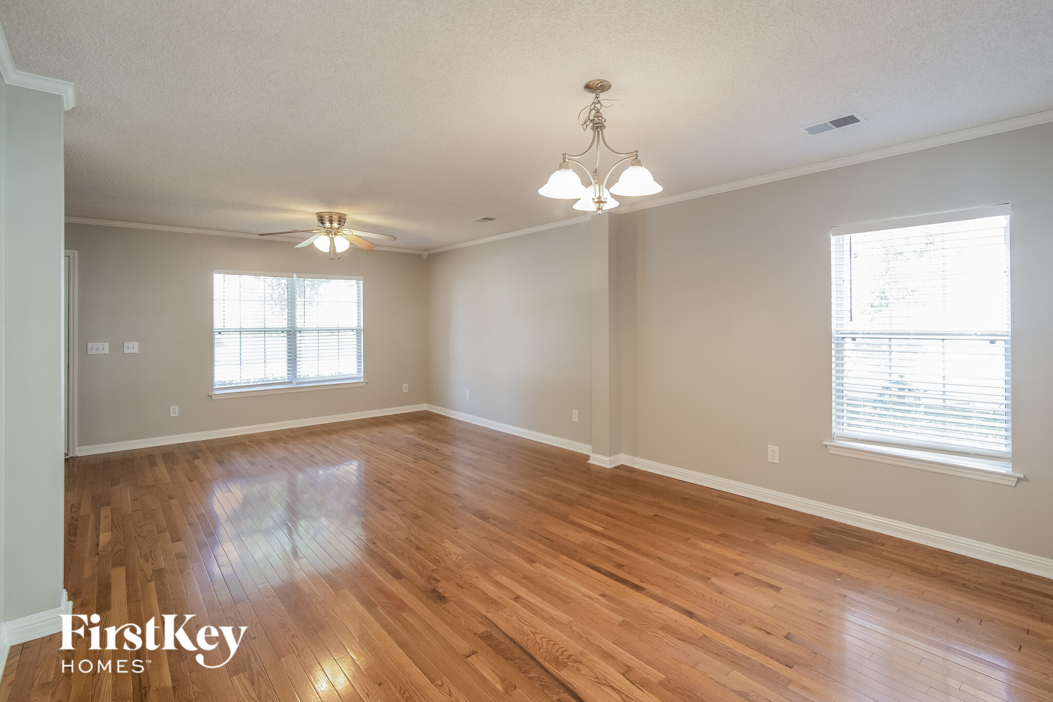 Building Photo - 109 Venice St