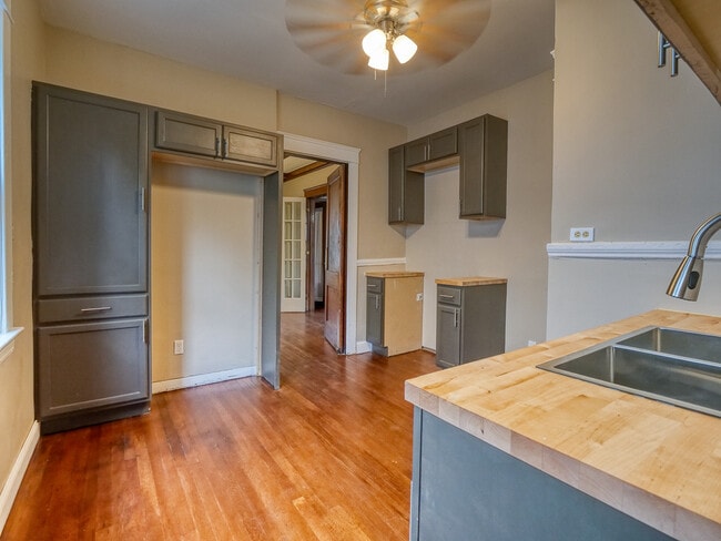 Building Photo - 10112 Columbia Ave