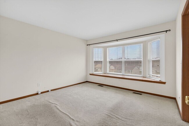 Building Photo - Charming 3 Bedroom with Garage!