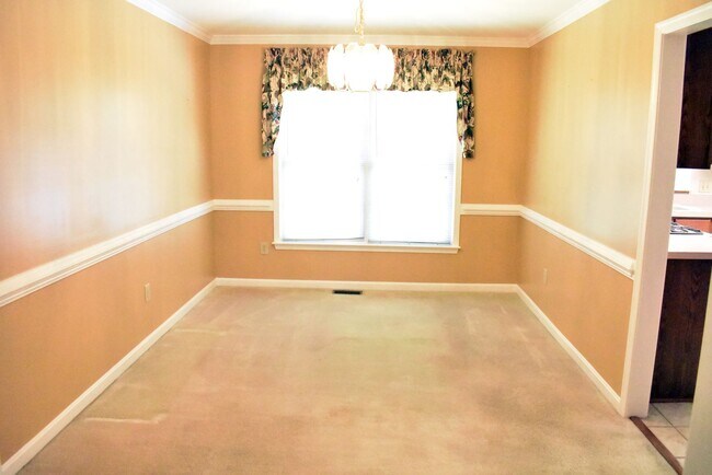Building Photo - A Great South Stafford Location!