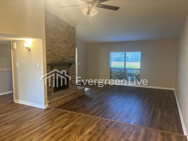 Building Photo - 9546 Sophora Dr