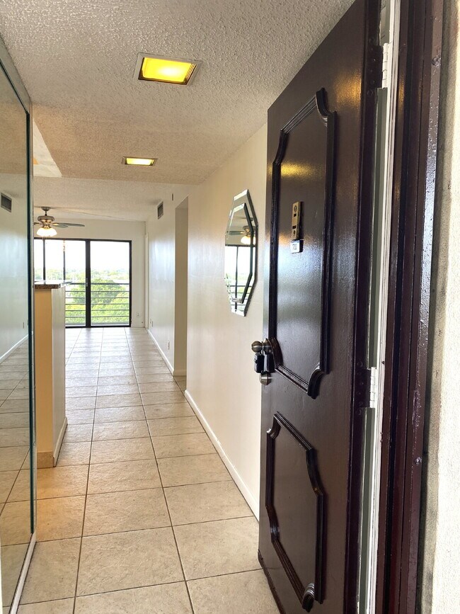 Building Photo - Cypress Bend Top Floor Private Corner 2/2 Available Now!