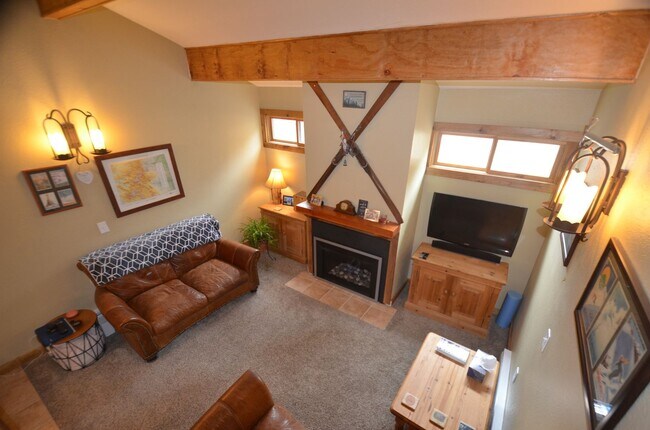 Building Photo - Flexible lease terms! Year available! Pets Negotiable!  Walk to town, community hot tub!