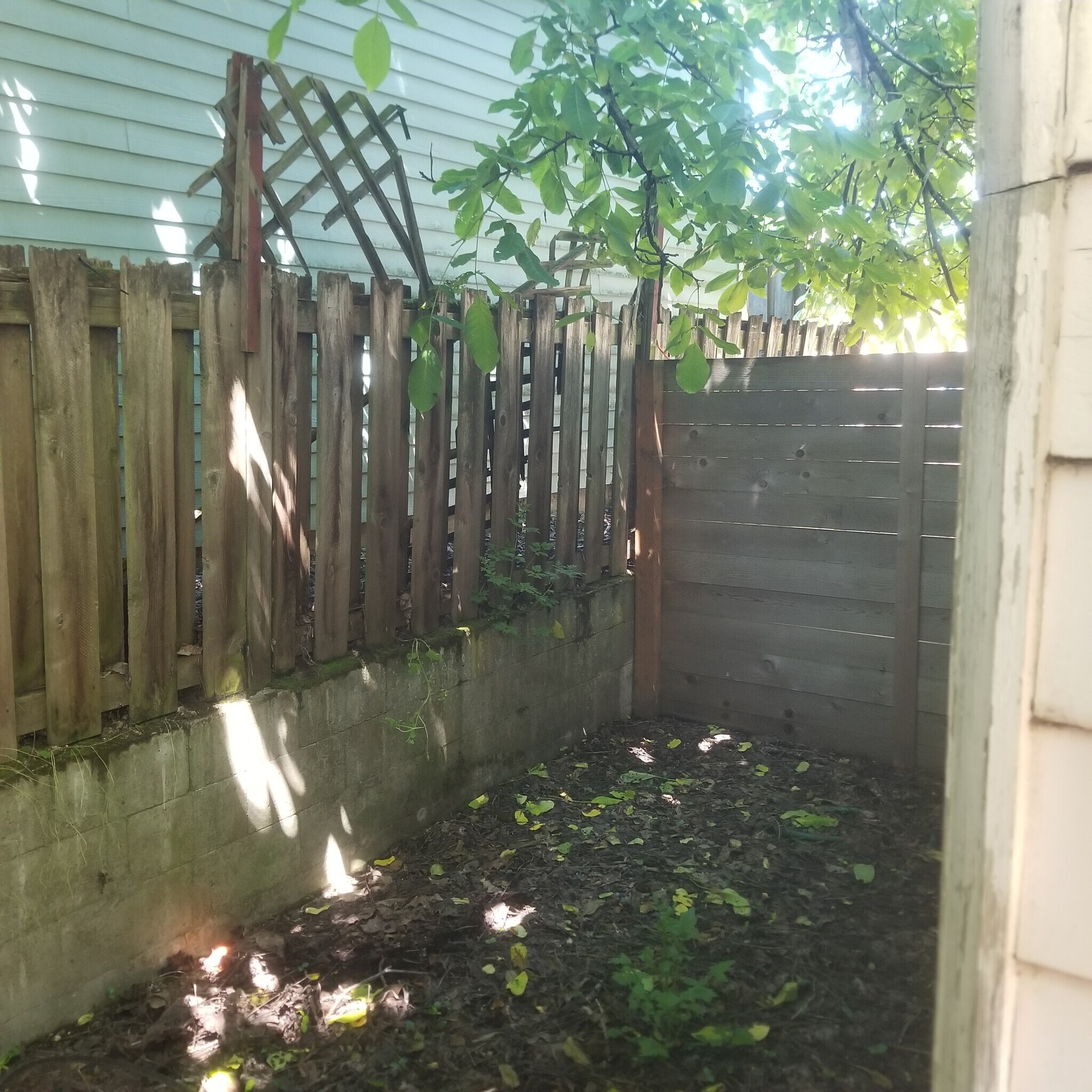 private fenced yard - 107 Southeast 80th Avenue