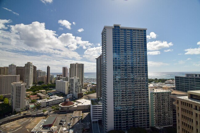 Building Photo - Life on the 19th Floor