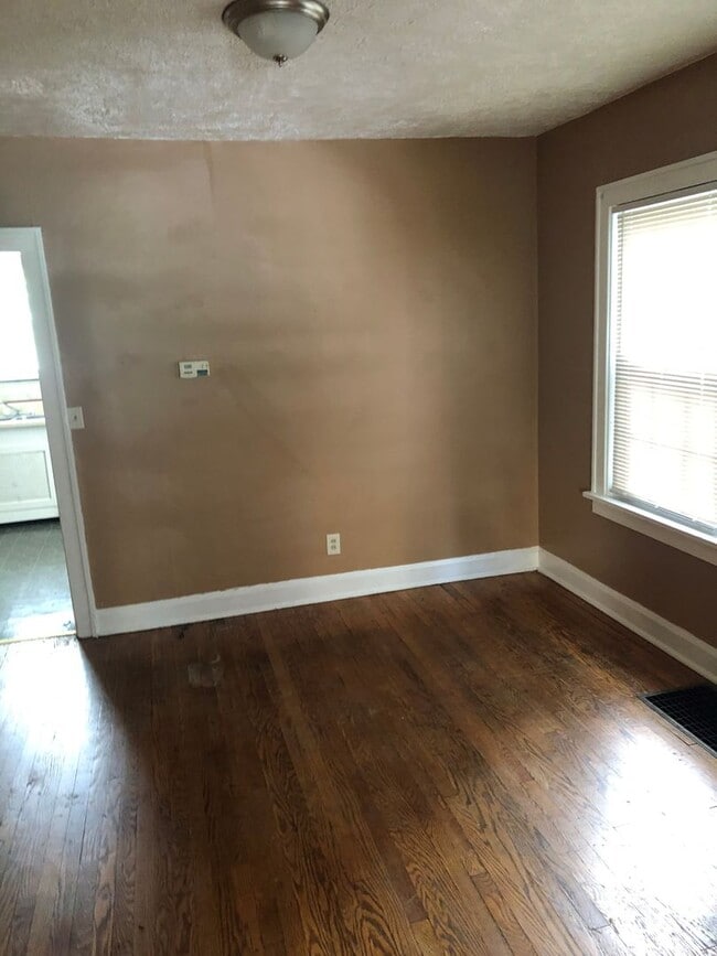 Building Photo - 916 16th St NW