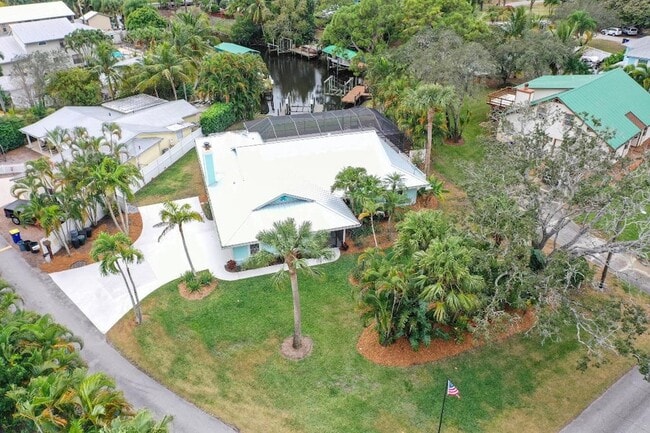 Building Photo - 1232 SW Knollwood Dr