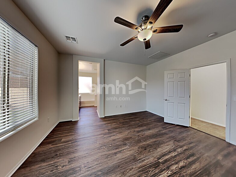 Building Photo - 568 W Camino Parrilla