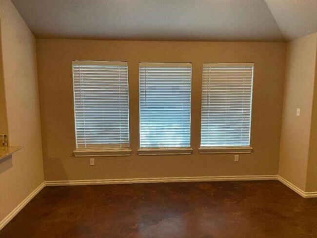 Building Photo - 2513 SW E Ave