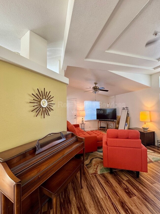 Building Photo - 580 Silverbrook Dr