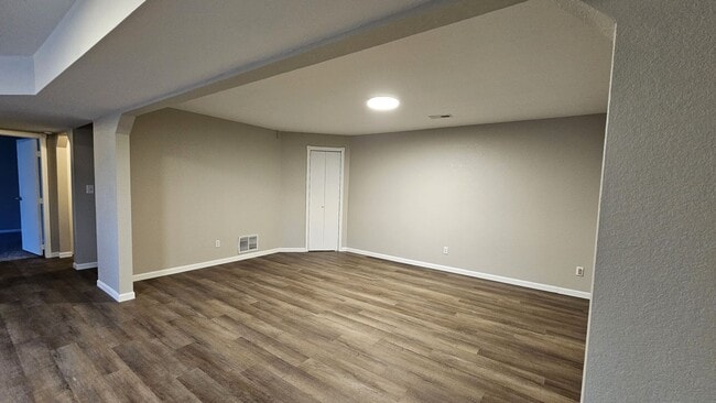 Building Photo - Beautiful Three Bedroom, Three Bathroom