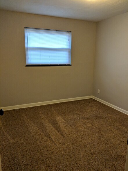 Building Photo - 931 Willowdale Ave