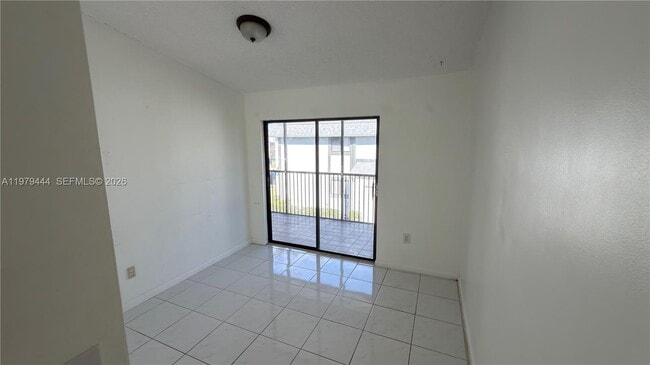 Building Photo - 468 NE 206th Ln