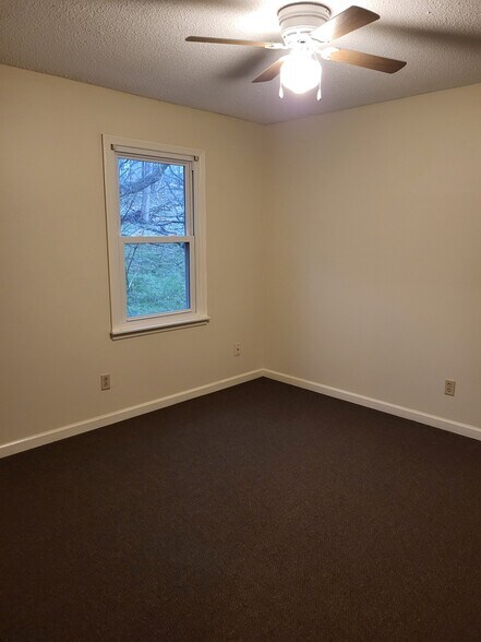 Building Photo - 1860 Lowe St