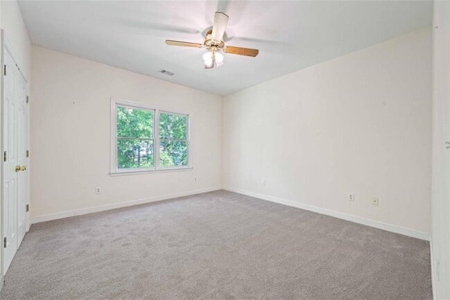 Building Photo - 219 Deerhill Dr