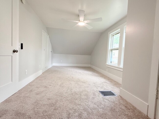 Building Photo - Newly remodeled 3 bed 1 bath in Normal!