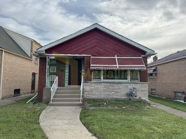 Primary Photo - Beautifully Renovated 4-Bedroom Home with ...