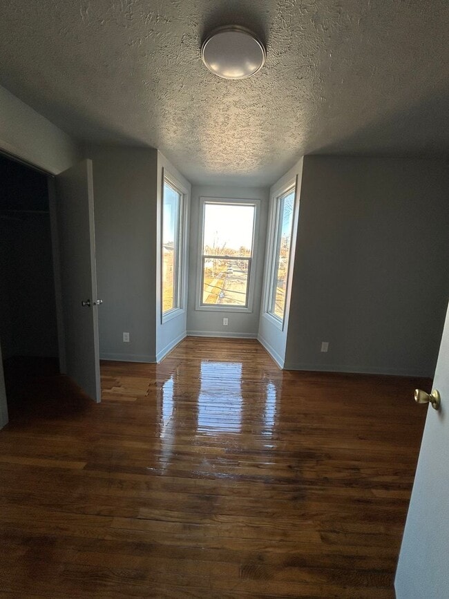 Building Photo - 4411 Davenport St